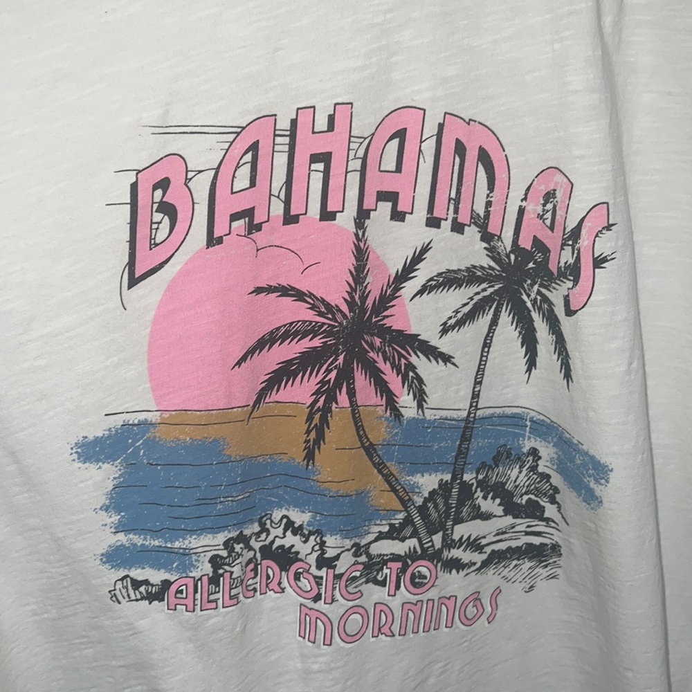 Vici Graphic Tee - Picture 4 of 6